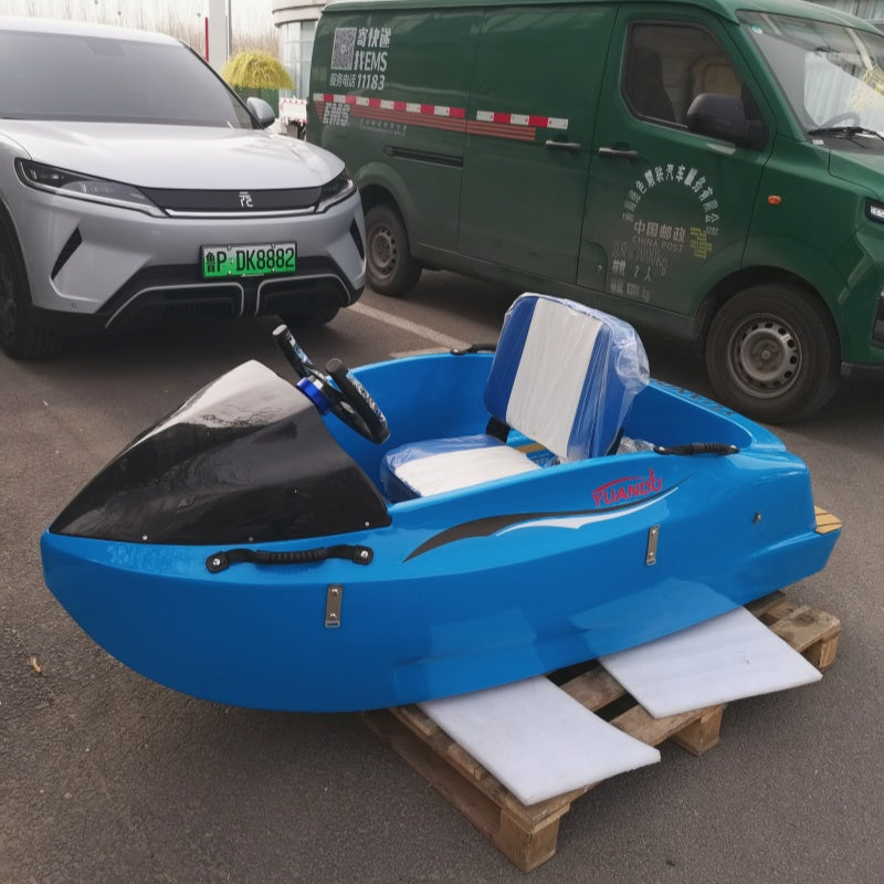 The go-kart boat has extremely strong buoyancy, allowing novice players to enjoy playing without any pressure. It is a parent-child go-kart boat suitable for both parents and children.